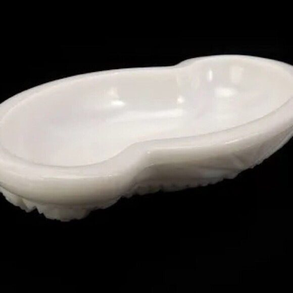 Vintage McKee Milk Glass Quintec Relish Soap Jewelry Trinket Knick knack Dish - Picture 3 of 5